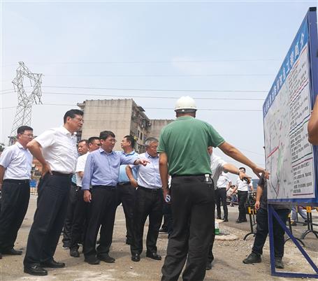 鄭俊康、吳煒到火車站周邊路網改造工程調研