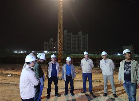 【奮戰(zhàn)80天·沖刺四季度】唐峰利用休息時間到石碑坪安置房項目調(diào)研指導(dǎo)