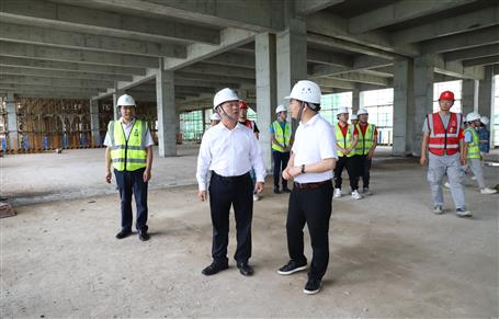 覃振華：勇挑發(fā)展重擔(dān) 新征途上創(chuàng)佳績