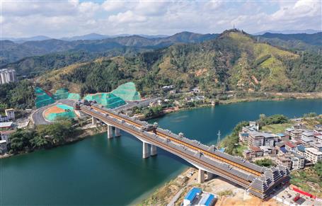 【奮戰(zhàn)四季度·決勝全年穩(wěn)】三江宜陽大橋通車！