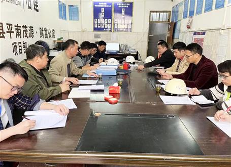 何勇到冶建第五分公司項(xiàng)目開(kāi)展安全生產(chǎn)質(zhì)量大檢查