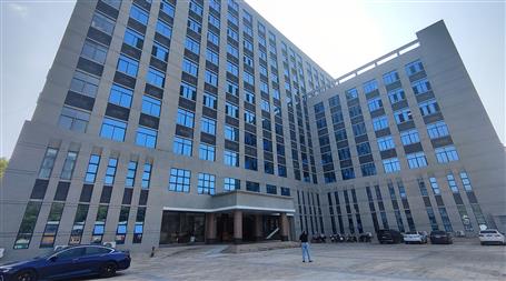 冶建第一分公司容縣都嶠山醫(yī)院綜合業(yè)務樓通過竣工驗收